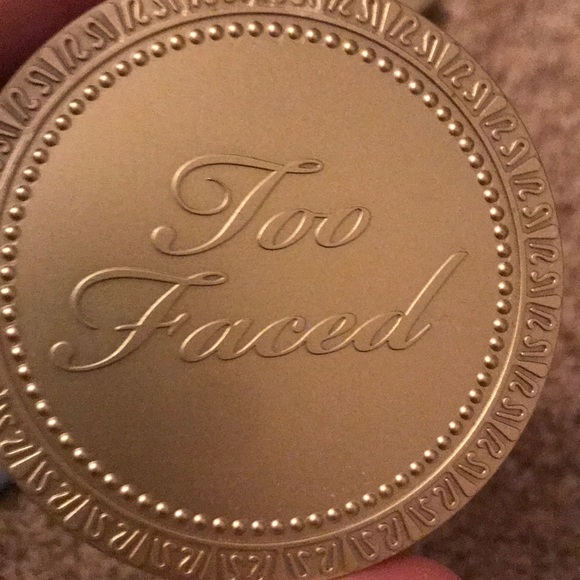Too faced bronzer - Picture 1 of 3